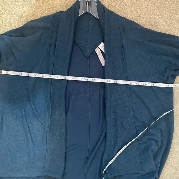 Athleta Nirvana Wear Two Ways Wrap In Dark - Picture 3 of 5